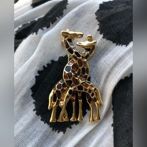 Vintage Hugging Giraffes Brooch